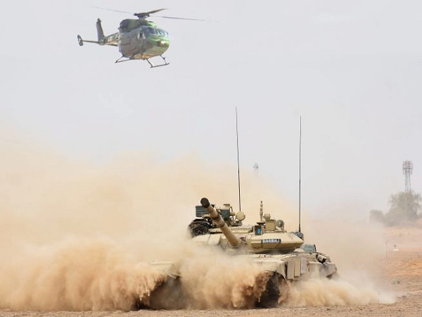 सुखोई, मिग और जगुआर विमानों ने गोले दागे