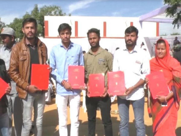 पाकिस्तान के 7 सिंधियों को अब भारतीय नागरिकता मिली पाकिस्तान के 7 सिंधियों को अब भारतीय नागरिकता मिली