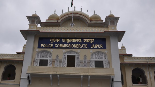  मुम्बई-सूरत की होटलों में काम करता था जॉन