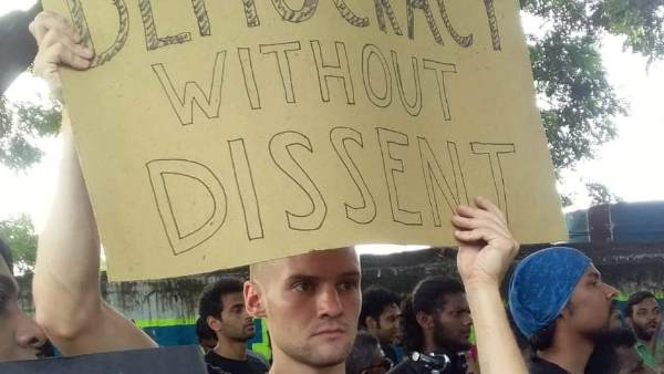 जामिया और एएमयू के समर्थम में मार्च