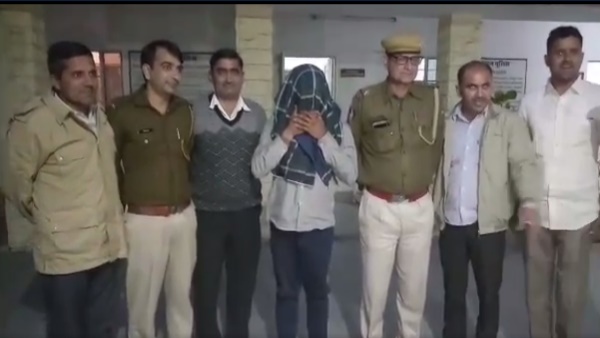 संजना नाम से मैसेज आया