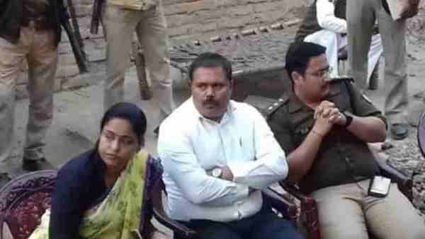 एडीजी कानपुर जोन अविनाश चंद्र पहुंचे मिलने