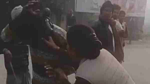 सोशल मीडिया पर वायरल हो रहा है वीडियो