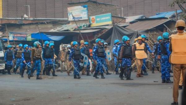 पुलिस पर मारपीट का आरोप पुलिस पर मारपीट का आरोप