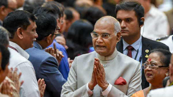 दोस्‍त को देखते ही की स्‍टेज पर बुलाने की जिद 