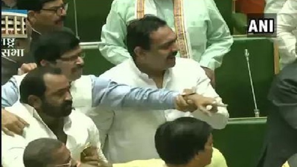 महाराष्ट्र विधानसभा में हंगामा