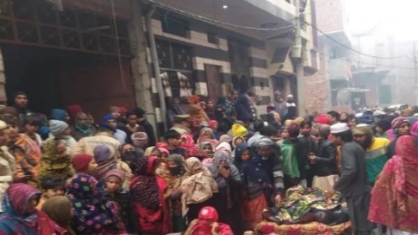 कमरे में रखे फ्रिज में शॉर्ट सर्किट से लगी आग