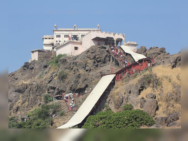 दिगंबर जैन समुदाय के भी 7 मंदिर 