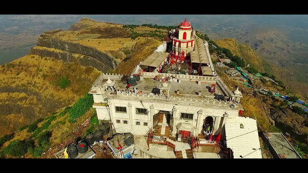 1525 फीट ऊंचाई पर स्थित है कालिका मां का मंदिर