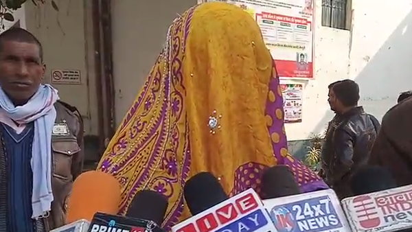 पति पर पुलिस का जुल्म