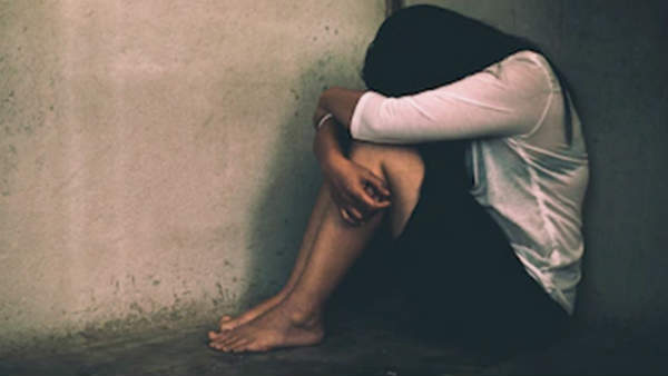 एक्‍ट्रेस को थाने में बैठाई रही पुलिस