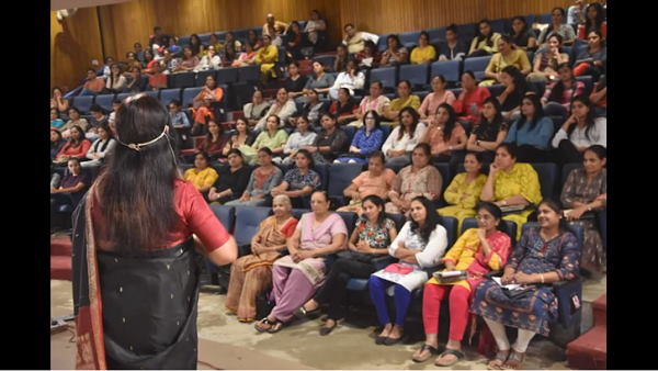 gujarati female motivational speaker nisha butani on self defence of girls