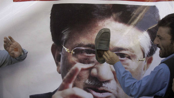 देशद्रोह के आरोपी और मुल्क से भगोड़ा मुशर्रफ देशद्रोह के आरोपी और मुल्क से भगोड़ा मुशर्रफ