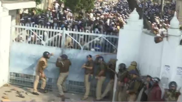 जामिया में भड़की चिंगारी यूपी पहुंची