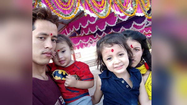 इलेक्ट्रिक रूम में बंद थे चौकीदार के 2 मासूम