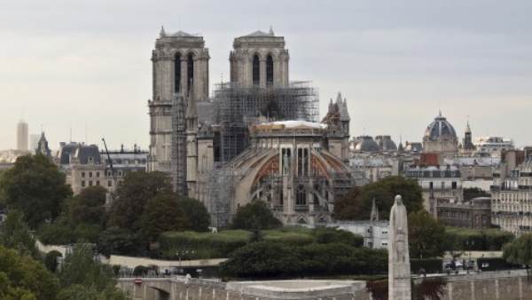 इमारत 400 फीट से ज्यादा लंबी