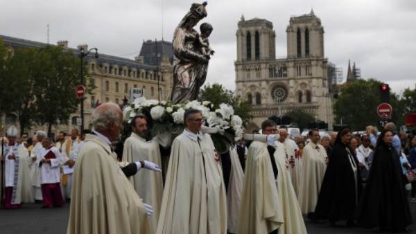 आगे के टावर मुश्किल से बचा था