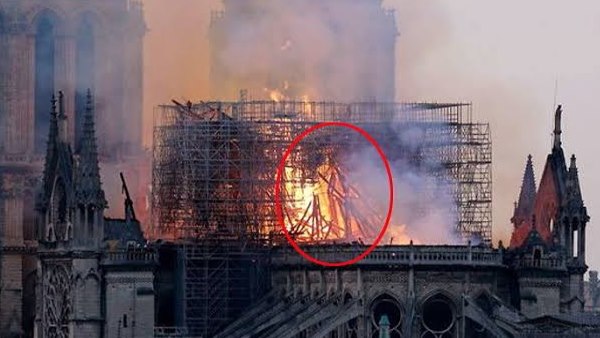 800 साल पुराने चर्च में लगी आग