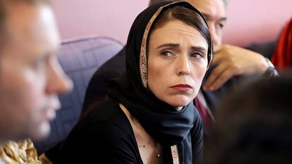 न्यूजीलैंड की पीएम ने पेश की मानवता की मिसाल