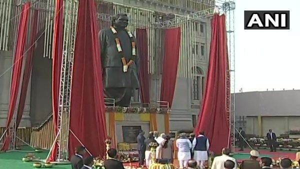 सीएम योगी और राज्यपाल आनंदीबेन पटेल रहीं मौजूद