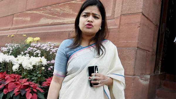 सीतारमण पर अधीर रंजन की टिप्पणी पर पूनम महाजन का जवाब- आप निर्बला हैं, सिर्फ एक महिला के लिए खड़े हैं सीतारमण पर अधीर रंजन की टिप्पणी पर पूनम महाजन का जवाब- आप निर्बला हैं, सिर्फ एक महिला के लिए खड़े हैं