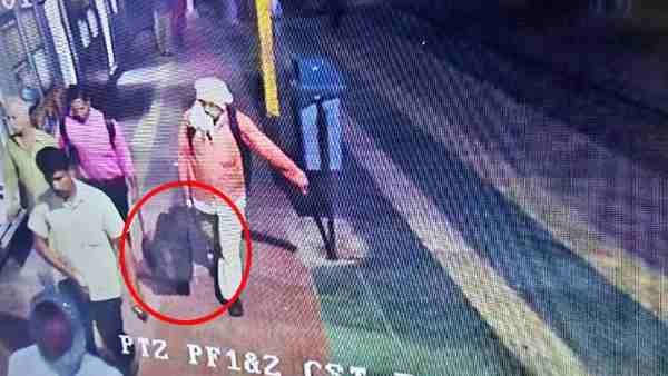 पुलिस ने खंगाली स्टेशन की सीसीटीवी फुटेज पुलिस ने खंगाली स्टेशन की सीसीटीवी फुटेज