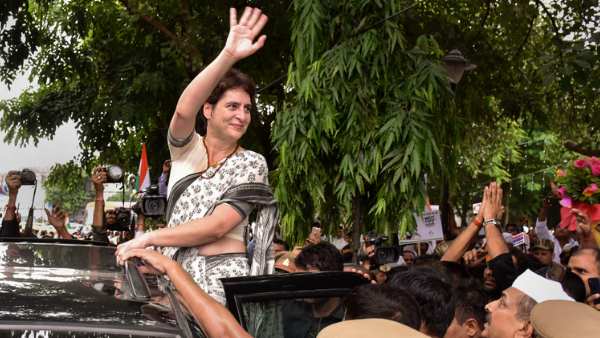 प्रियंका गांधी का आवास में घुस गए 5 लोग