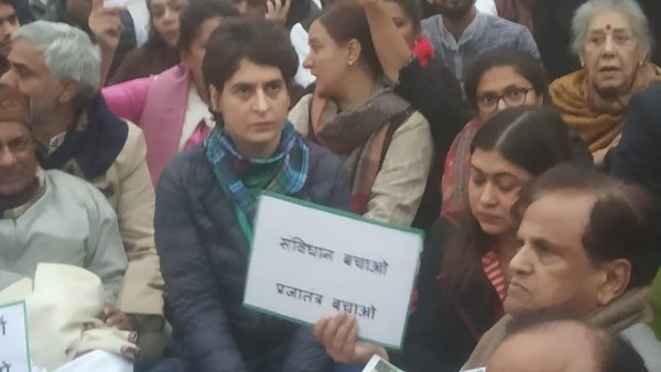प्रियंका गांधी के इंडिया गेट पर धरने के बाद DMRC का फैसला