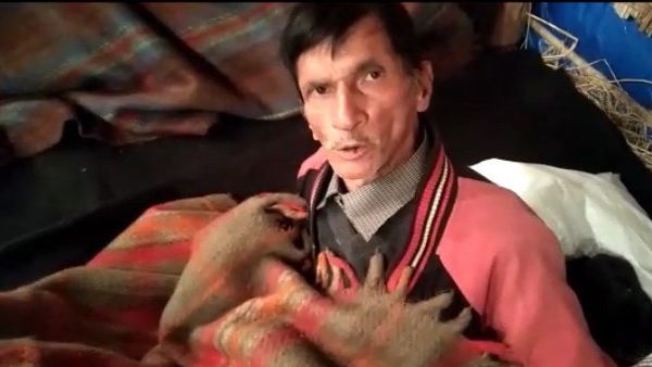 पेंशनधारी बुजुर्ग ने बताई अपनी पीड़ा