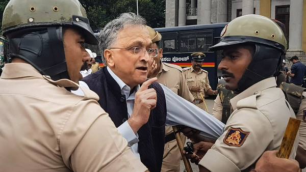 'हम पहले एक इंसान, बाद में वर्दीधारी'