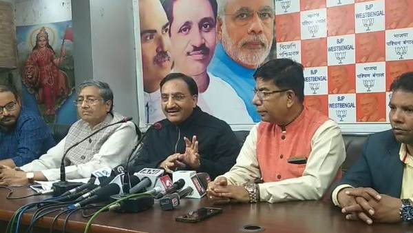 ममता बनर्जी और कांग्रेस से सवाल किया