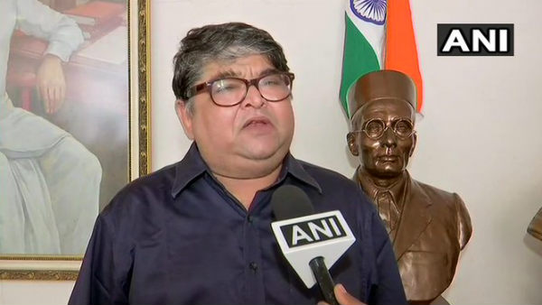 राष्ट्रद्रोह का मुकदमा दर्ज हो-सावरकर के पोते