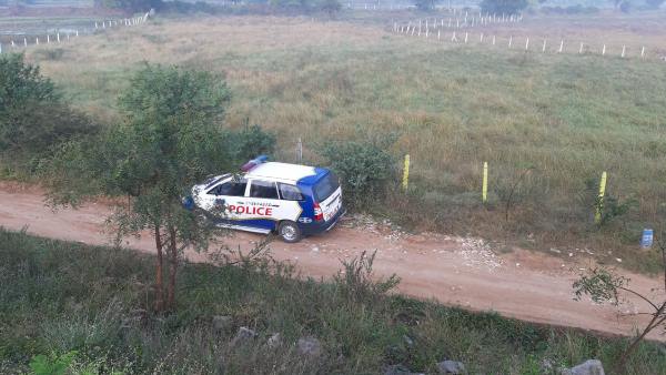 पुलिस का बयान, हथियार छीनकर भागे आरोपी