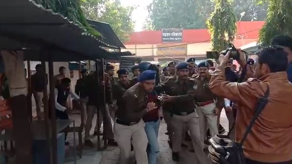 माता-पिता के पास सोती बेटी को उठा ले गया था