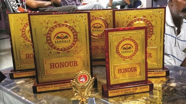 पार्सल मिलने पर कुरियर कंपनी से किया संपर्क