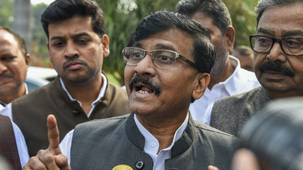 सावरकर का अपमान न करें- राउत