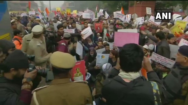 तीन साल तक सजा हो सकती है