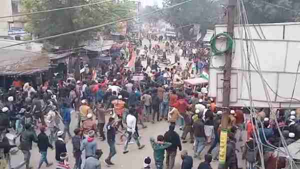 फर्रुखाबाद में भी पथराव फर्रुखाबाद में भी पथराव