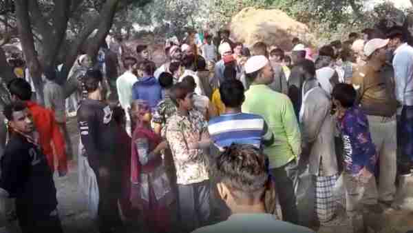 सिर कटी लाश देखकर मच गया हड़कंप