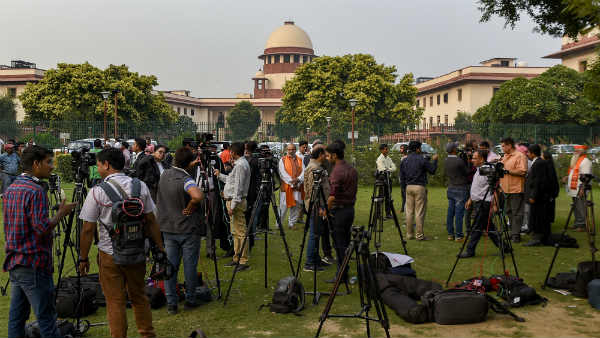 देश के चीफ जस्टिस का दफ्तर आरटीआई के दायरे में देश के चीफ जस्टिस का दफ्तर आरटीआई के दायरे में