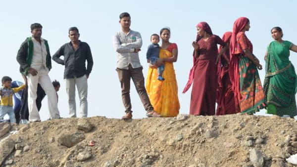 वो तो बचा ली गई, बचाने को कूदने वाले डूबे