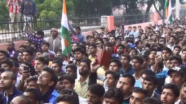 चार किलोमीटर ​तक निकाली तिरंगा यात्रा