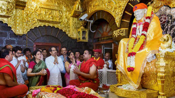 साईं भक्तों में रहती है वीआईपी लोगों की बड़ी तादाद