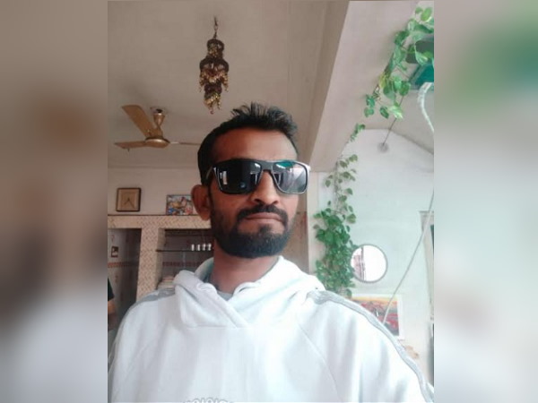 बड़ा भाई बोला- मिलजुलकर रहता है परिवार