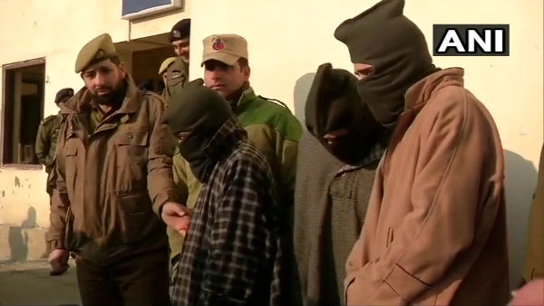 जम्मू-कश्मीर पुलिस की गिरफ्त में 3 'फर्जी' आतंकी