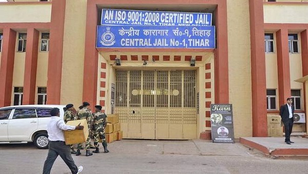 कई बड़े अपराधी बंद