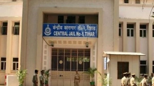 Tihar Jail gives 7 days time to Nirbhaya case convicts to appeal for mercy petitions Tihar Jail gives 7 days time to Nirbhaya case convicts to appeal for mercy petitions