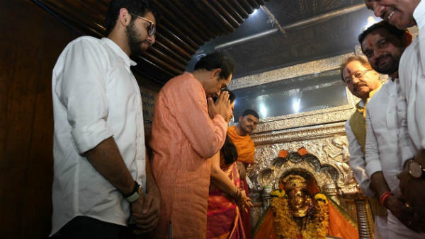 कुल देवी की पूजा ठाकरे परिवार के लिए बेहद खास कुल देवी की पूजा ठाकरे परिवार के लिए बेहद खास
