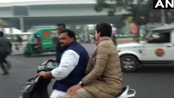 लखनऊ में कई कार्यकर्ता जेल में