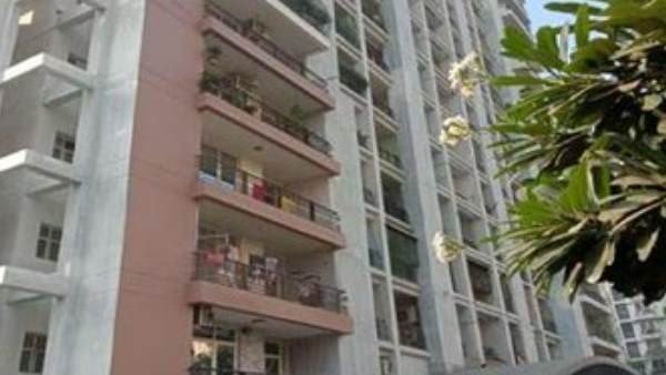 रसोई में मिला सल्फास, सिरींज और तीन गिलास रसोई में मिला सल्फास, सिरींज और तीन गिलास